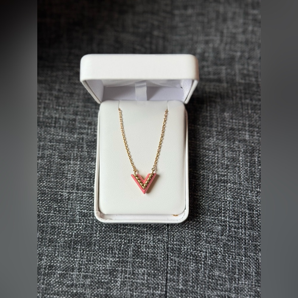 Louis vuitton Essential V Necklace Studded Metal and Lacquer